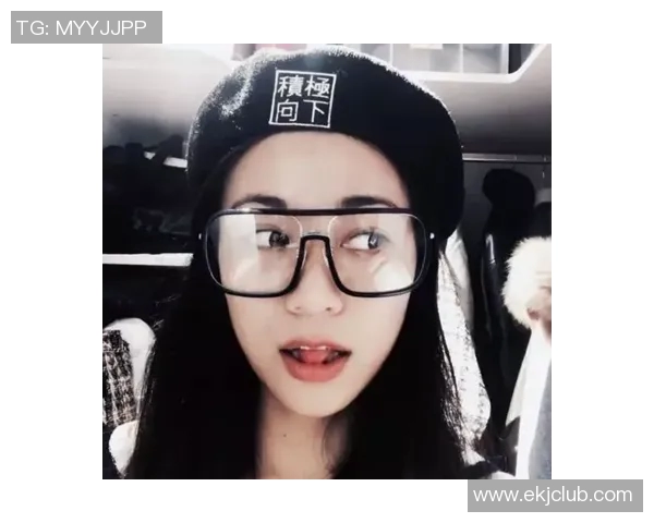 足球女神魅力尽显 高颜值足球女球星头像精选集