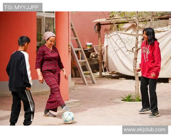 昆仑山脚下的足球传奇昆，如何从草根崛起成为世界级球星